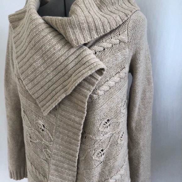 Gap “wrap” cardigan. Size medium. - Picture 10 of 14